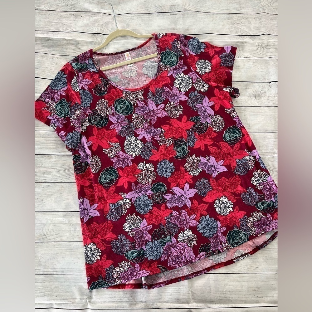 Lularoe 3XL Classic Tee Floral High Low Top